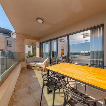 Seaside 6 Apartment *